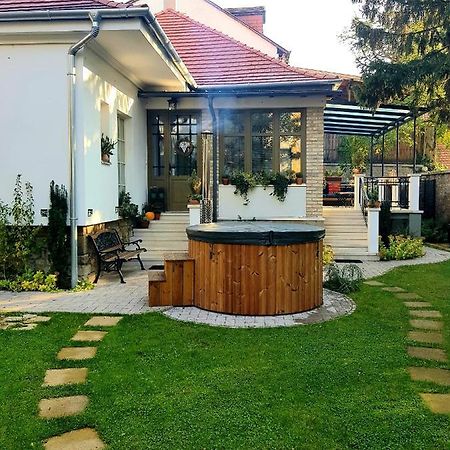 Belvarosi Kerteshaz Keszthely Luaran gambar