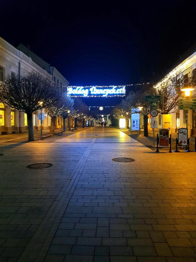 Belvarosi Kerteshaz Keszthely Luaran gambar